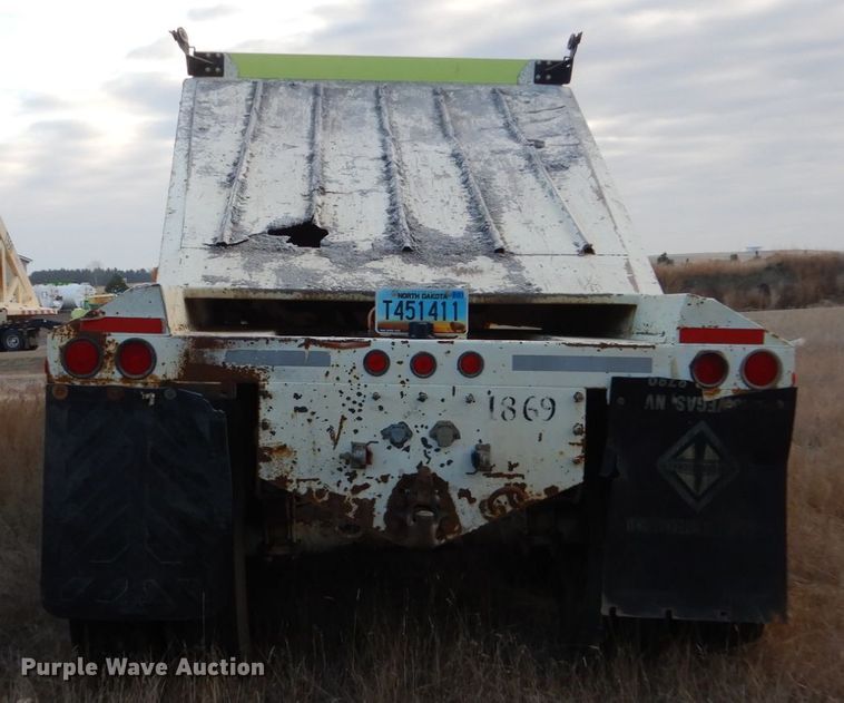 image for item HU9792 2005 Construction Trailer Specialists BDT-40 bottom dump trailer