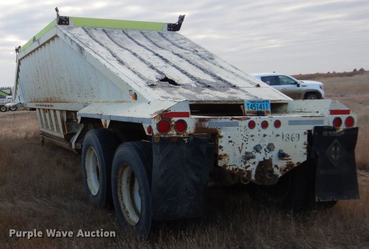 image for item HU9792 2005 Construction Trailer Specialists BDT-40 bottom dump trailer