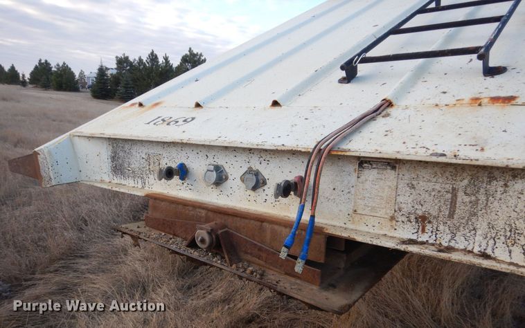 image for item HU9792 2005 Construction Trailer Specialists BDT-40 bottom dump trailer
