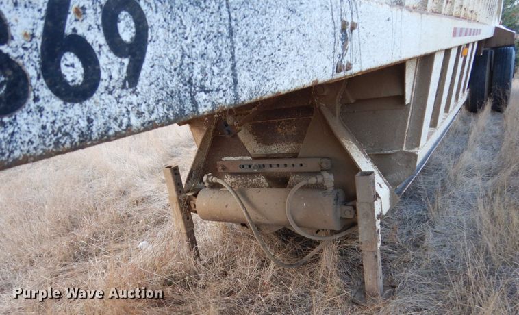 image for item HU9792 2005 Construction Trailer Specialists BDT-40 bottom dump trailer