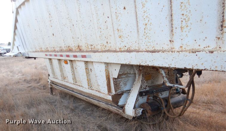 image for item HU9792 2005 Construction Trailer Specialists BDT-40 bottom dump trailer