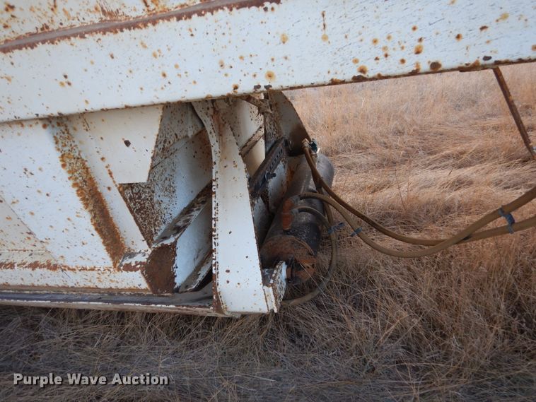 image for item HU9792 2005 Construction Trailer Specialists BDT-40 bottom dump trailer