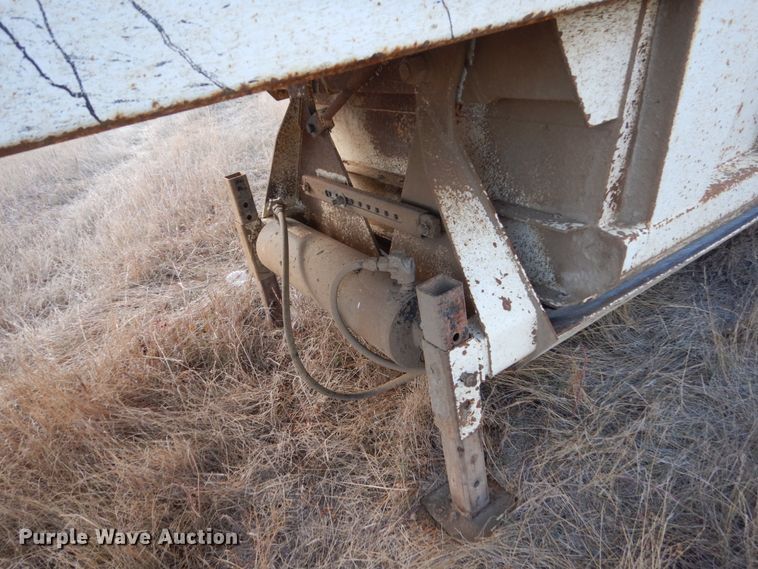 image for item HU9792 2005 Construction Trailer Specialists BDT-40 bottom dump trailer