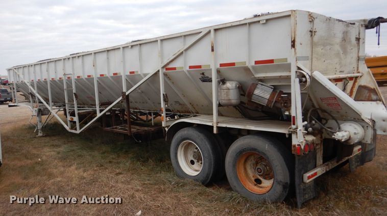 image for item HU9793 1992 Trinity live bottom trailer