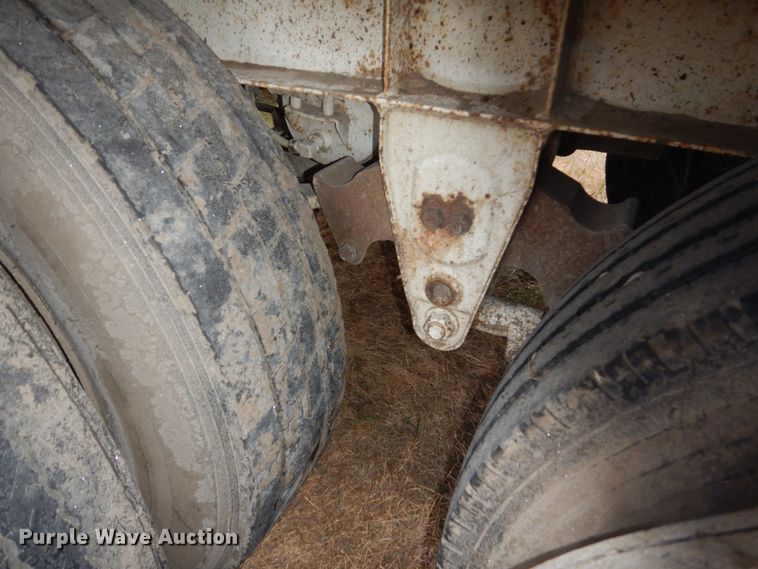 image for item HU9793 1992 Trinity live bottom trailer