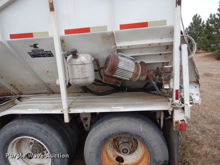 image for item HU9793 1992 Trinity live bottom trailer