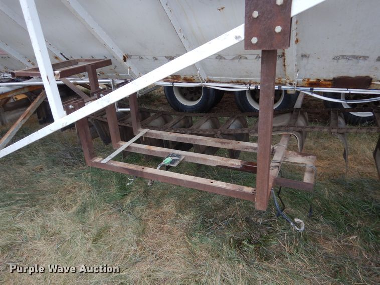 image for item HU9793 1992 Trinity live bottom trailer