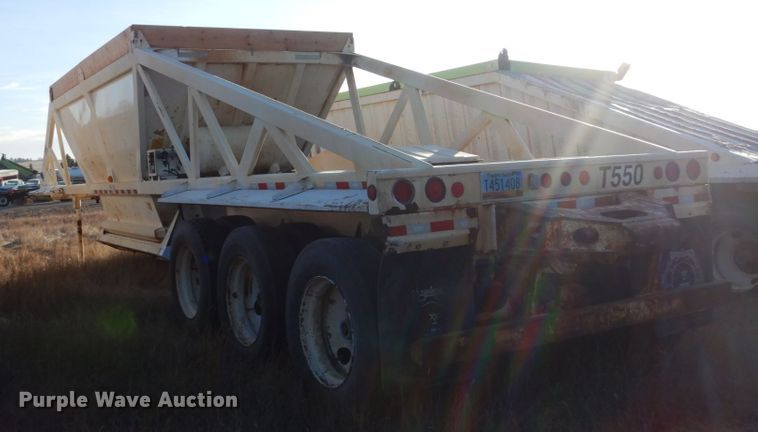 image for item HU9795 2009 Ranco bottom dump trailer