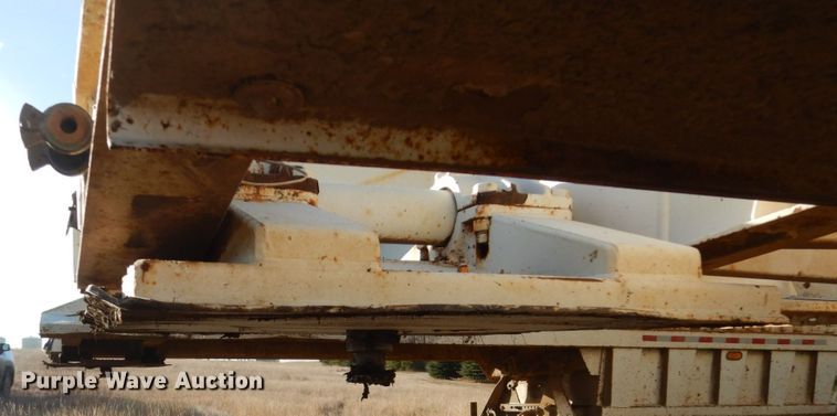 image for item HU9795 2009 Ranco bottom dump trailer