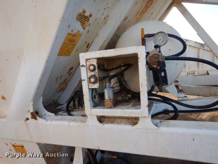 image for item HU9795 2009 Ranco bottom dump trailer