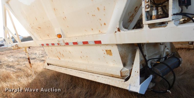 image for item HU9795 2009 Ranco bottom dump trailer