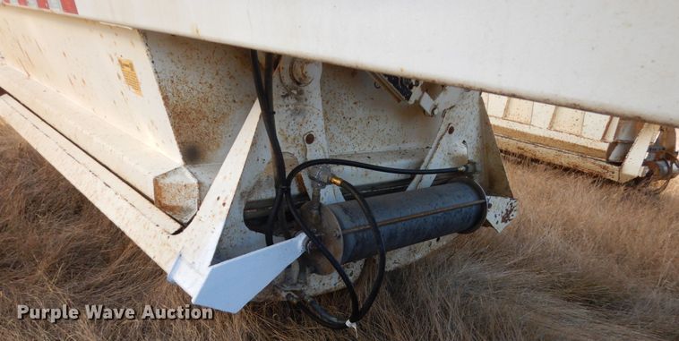 image for item HU9795 2009 Ranco bottom dump trailer