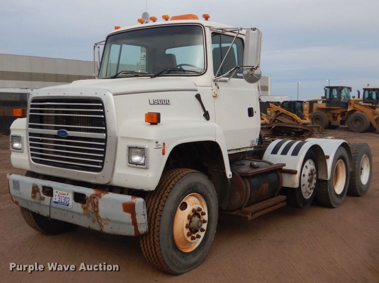 image for item HU9810 1995 Ford LS9000  semi truck