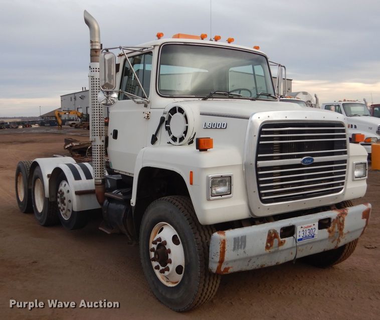 image for item HU9810 1995 Ford LS9000  semi truck