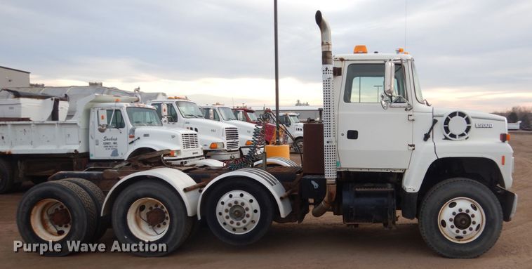image for item HU9810 1995 Ford LS9000  semi truck