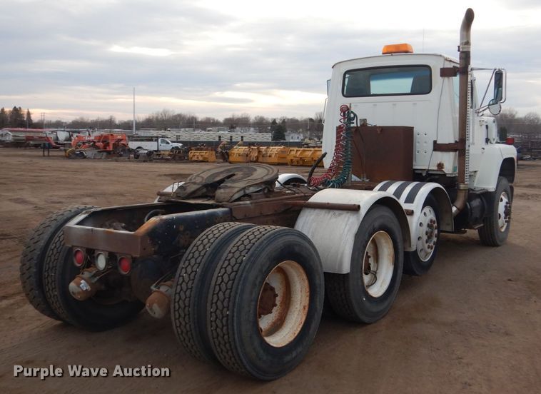 image for item HU9810 1995 Ford LS9000  semi truck