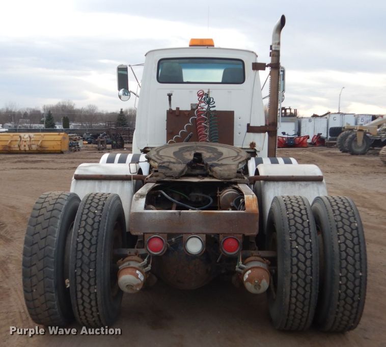 image for item HU9810 1995 Ford LS9000  semi truck