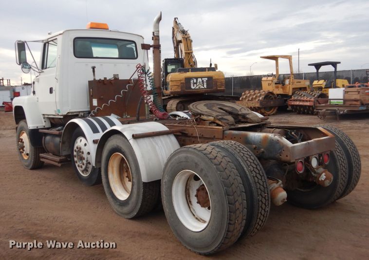 image for item HU9810 1995 Ford LS9000  semi truck