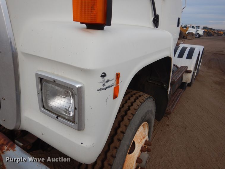 image for item HU9810 1995 Ford LS9000  semi truck