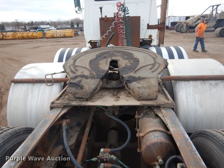 image for item HU9810 1995 Ford LS9000  semi truck