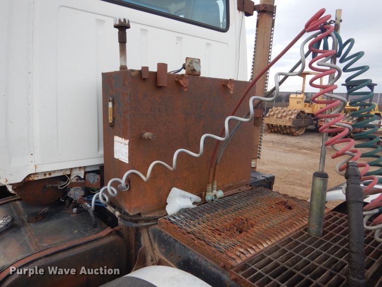 image for item HU9810 1995 Ford LS9000  semi truck