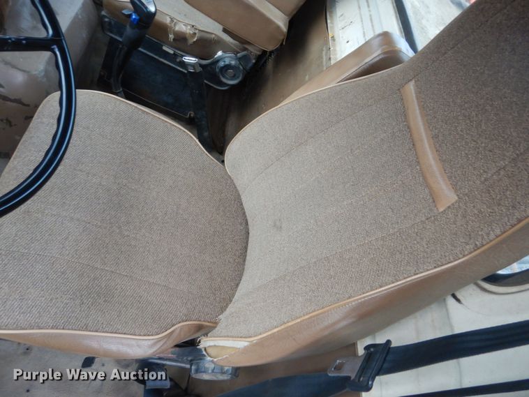 image for item HU9810 1995 Ford LS9000  semi truck