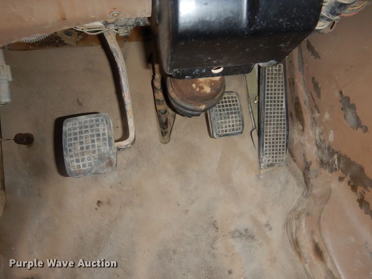 image for item HU9810 1995 Ford LS9000  semi truck