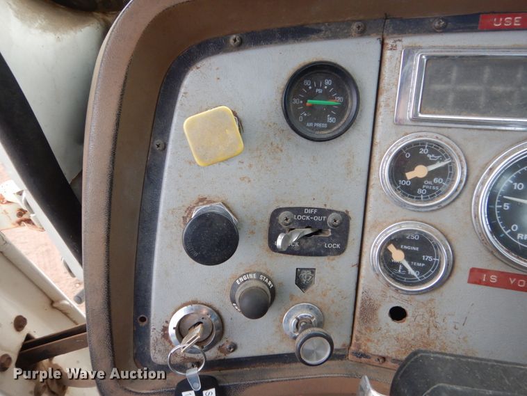 image for item HU9810 1995 Ford LS9000  semi truck