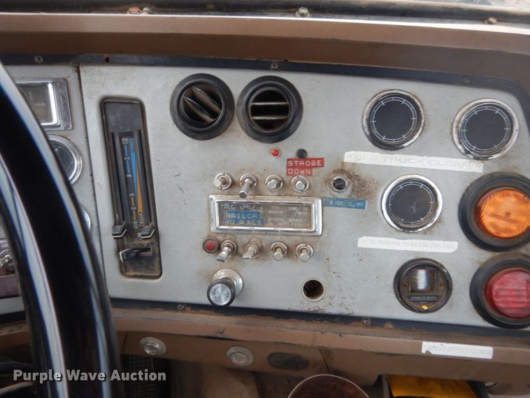 image for item HU9810 1995 Ford LS9000  semi truck