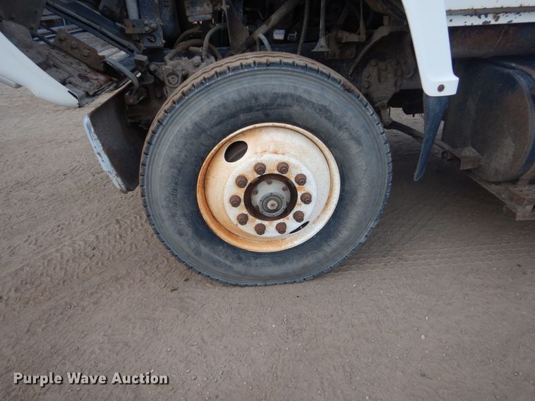 image for item HU9810 1995 Ford LS9000  semi truck