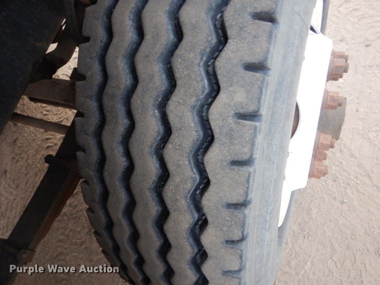 image for item HU9810 1995 Ford LS9000  semi truck