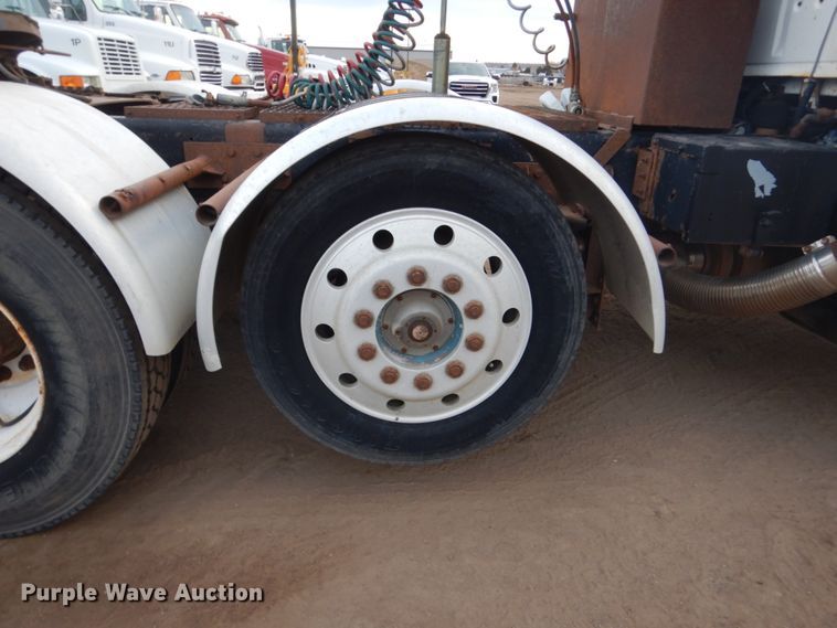 image for item HU9810 1995 Ford LS9000  semi truck