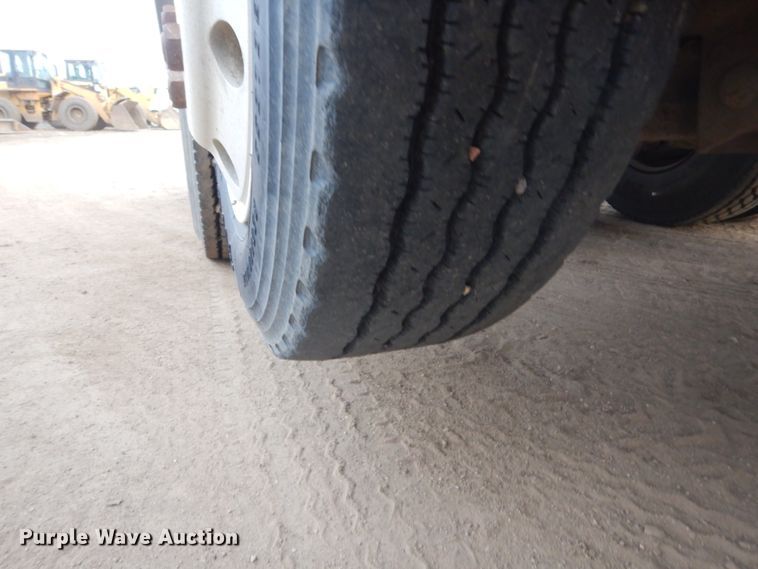 image for item HU9810 1995 Ford LS9000  semi truck