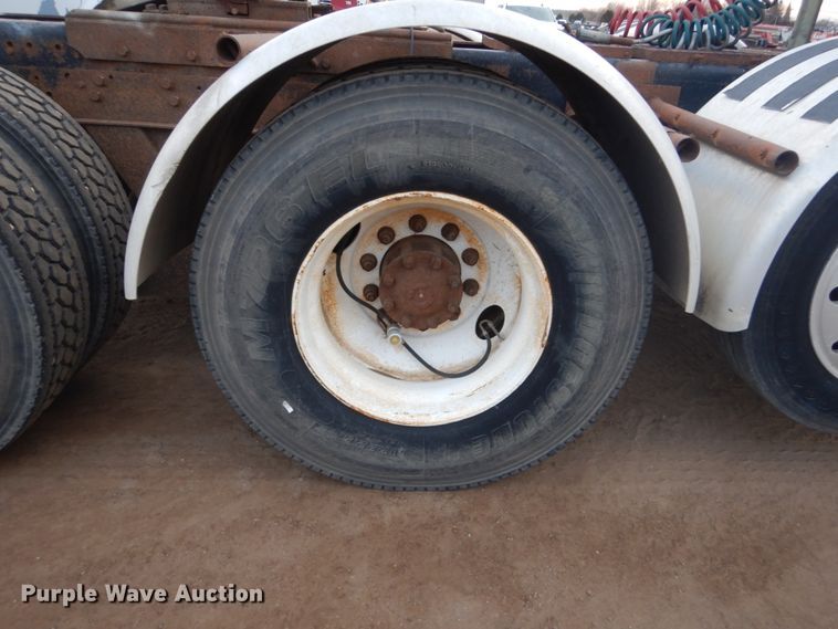 image for item HU9810 1995 Ford LS9000  semi truck