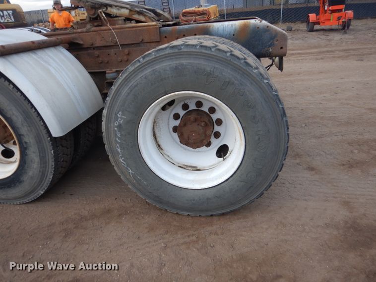 image for item HU9810 1995 Ford LS9000  semi truck