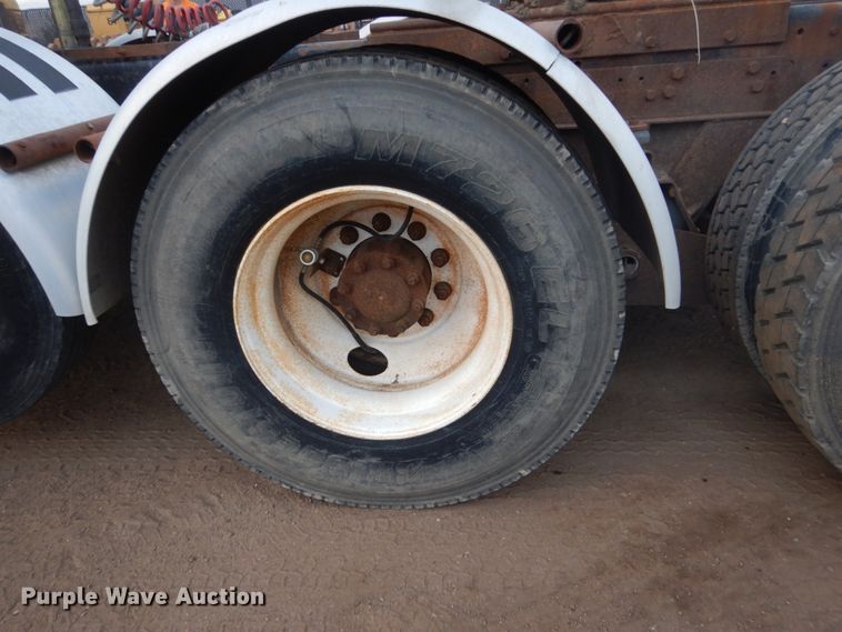 image for item HU9810 1995 Ford LS9000  semi truck