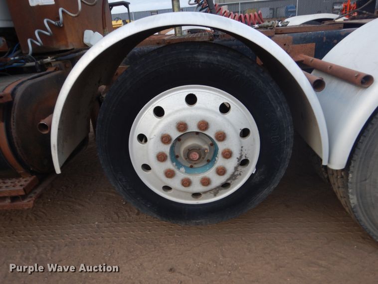 image for item HU9810 1995 Ford LS9000  semi truck