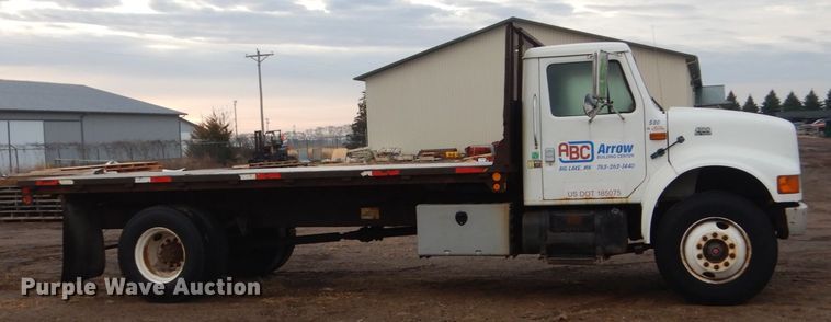 image for item HU9813 2000 International 4700  dump flatbed truck