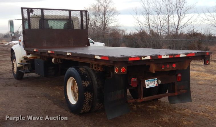 image for item HU9813 2000 International 4700  dump flatbed truck