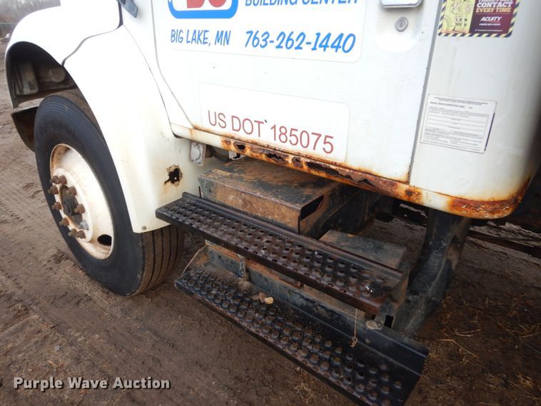 image for item HU9813 2000 International 4700  dump flatbed truck