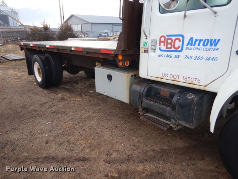 image for item HU9813 2000 International 4700  dump flatbed truck