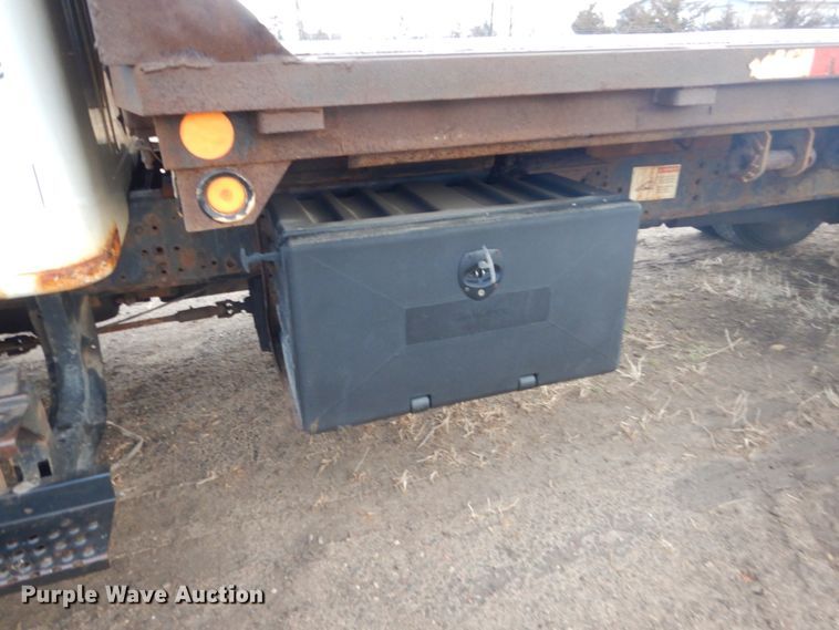 image for item HU9813 2000 International 4700  dump flatbed truck