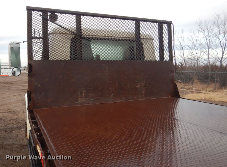 image for item HU9813 2000 International 4700  dump flatbed truck