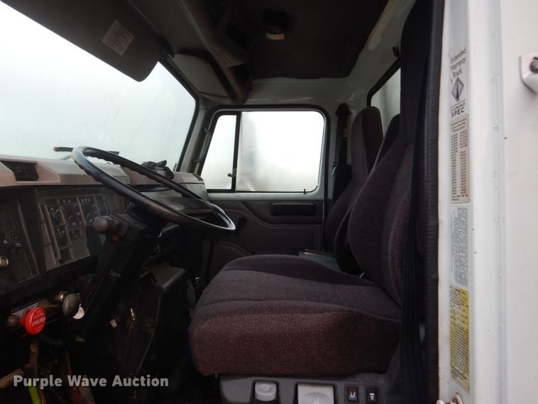 image for item HU9813 2000 International 4700  dump flatbed truck