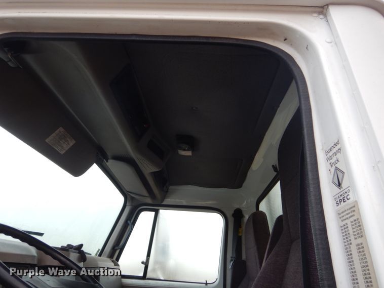 image for item HU9813 2000 International 4700  dump flatbed truck