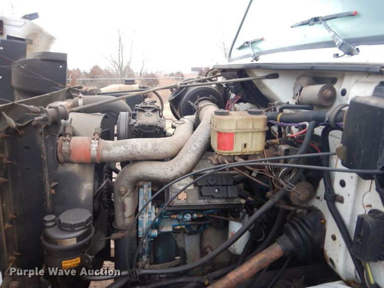 image for item HU9813 2000 International 4700  dump flatbed truck