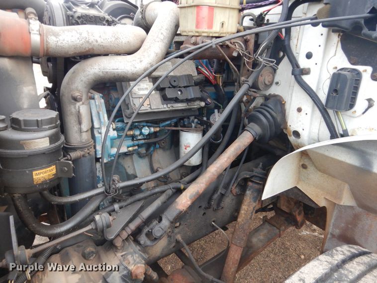 image for item HU9813 2000 International 4700  dump flatbed truck