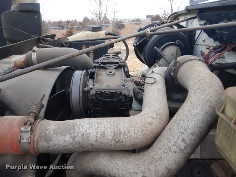 image for item HU9813 2000 International 4700  dump flatbed truck