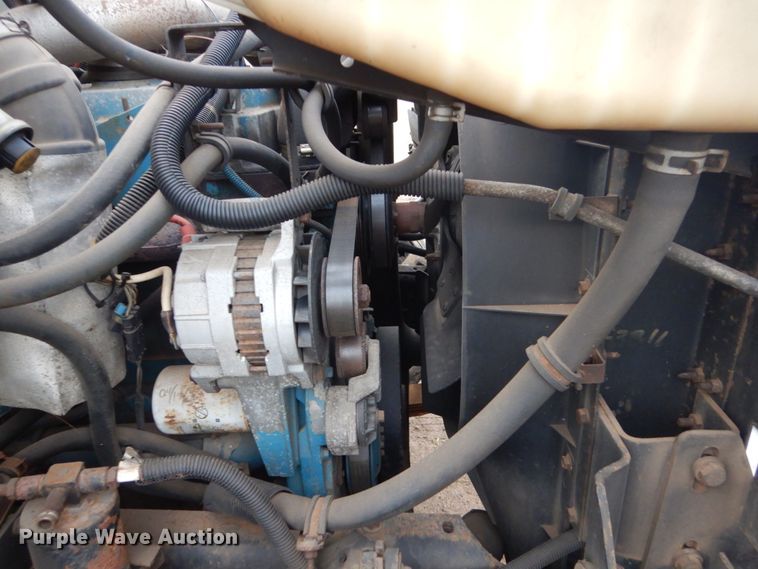 image for item HU9813 2000 International 4700  dump flatbed truck