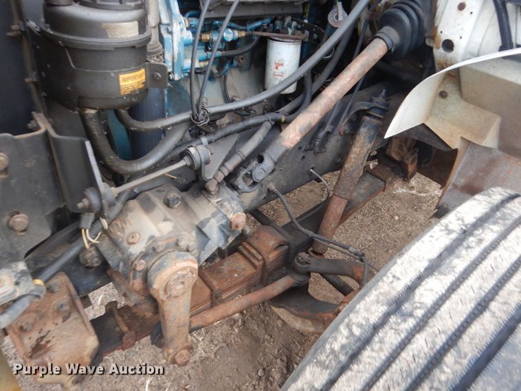 image for item HU9813 2000 International 4700  dump flatbed truck